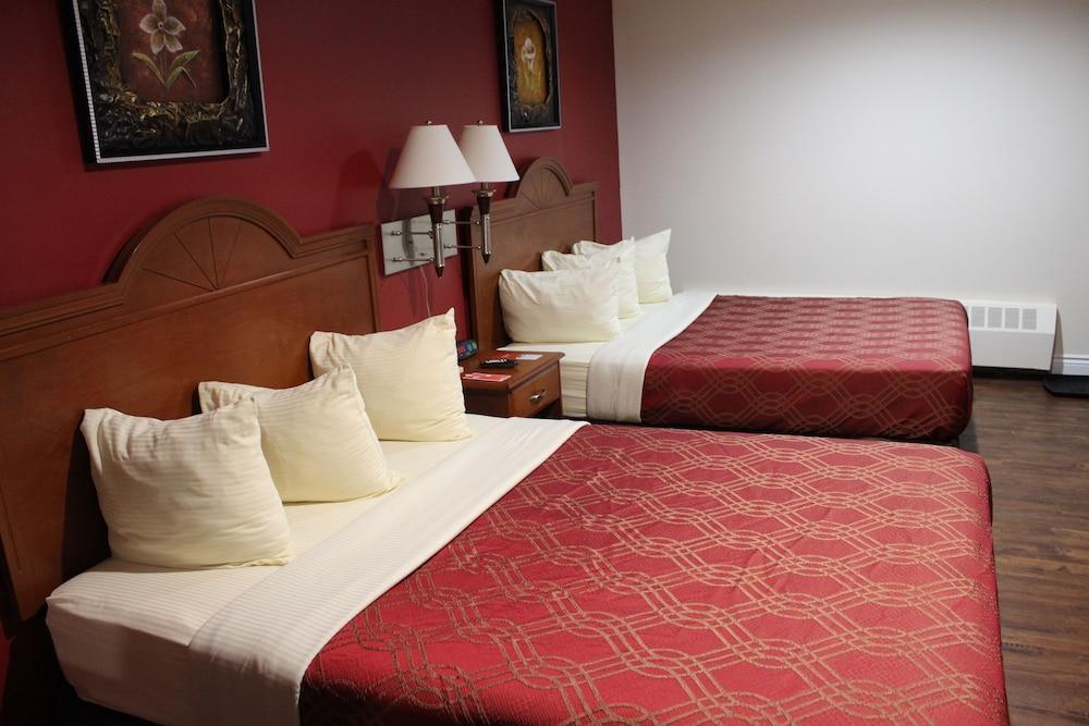 Super 8 By Wyndham Pembroke Hotel Luaran gambar