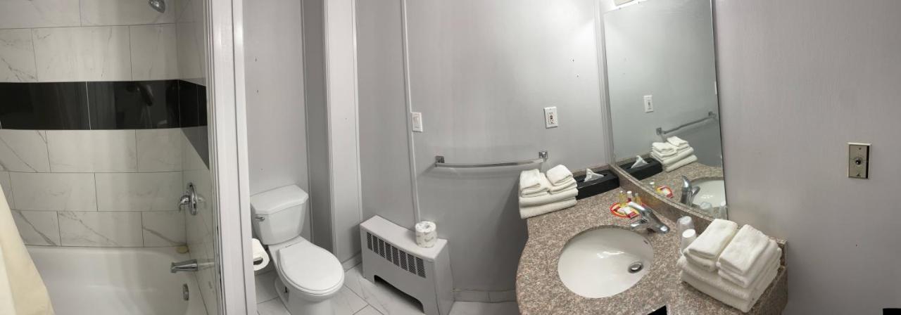 Super 8 By Wyndham Pembroke Hotel Luaran gambar