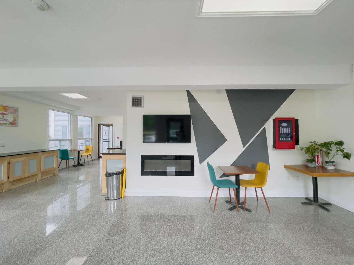 Super 8 By Wyndham Pembroke Hotel Luaran gambar